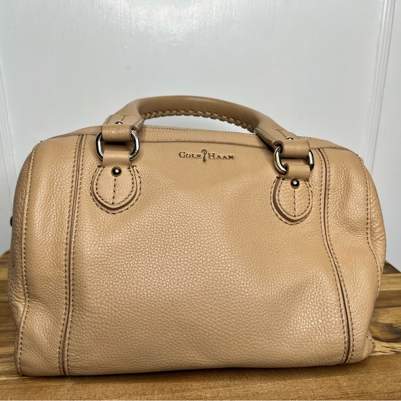 Cole Haan Handbags - Cole Haan Leather beige handbag